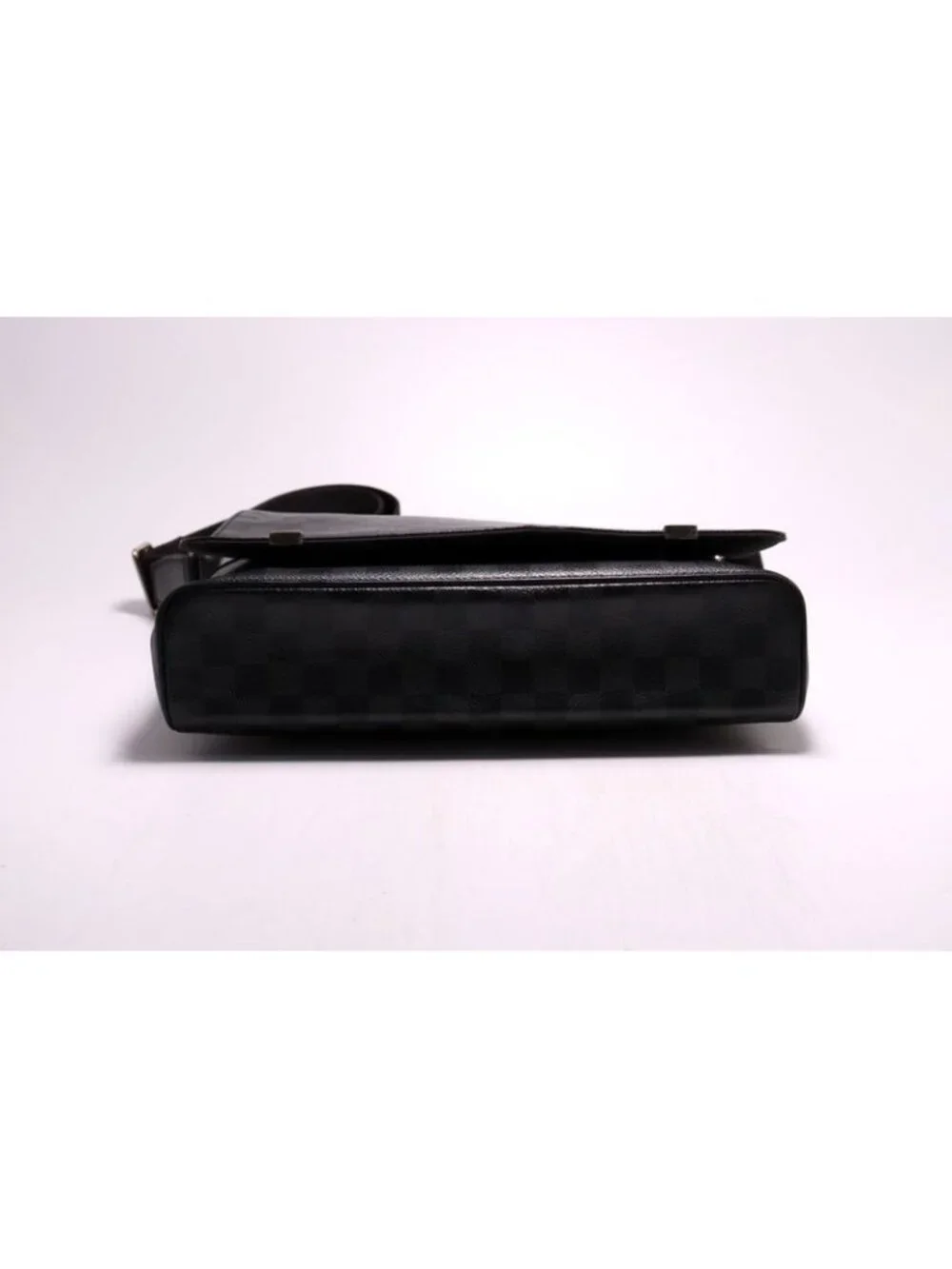 Louis Vuitton Damier Graphite District MM NM Leather Shoulder Bag - Picture 3 of 8